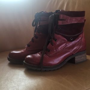 Dromedaris women’s’ Kara boot. Size  38.